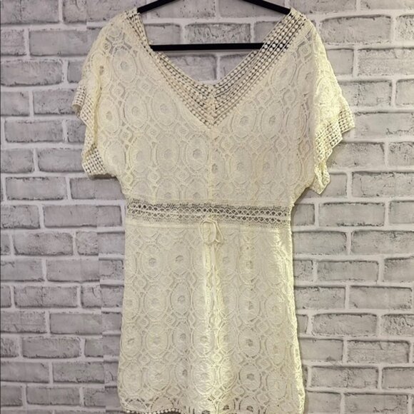 Sugar lips size large Cream Lace V-Neck Dress - Picture 1 of 10